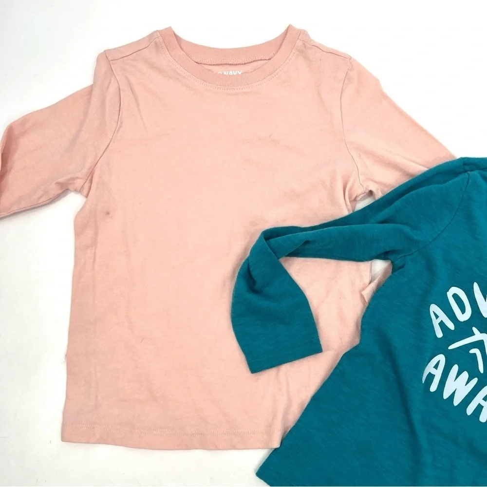 OLD NAVY Pair of Long Sleeve Crewneck Casual T-Shirts Size 5T